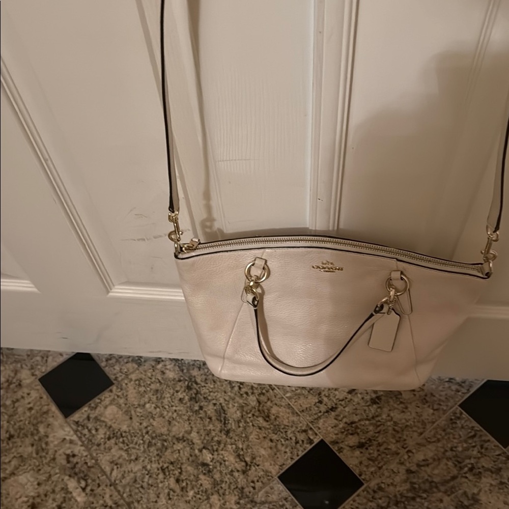 COPY - Coach Cream Shoulder Bag with Gold Accents - Picture 16 of 16
